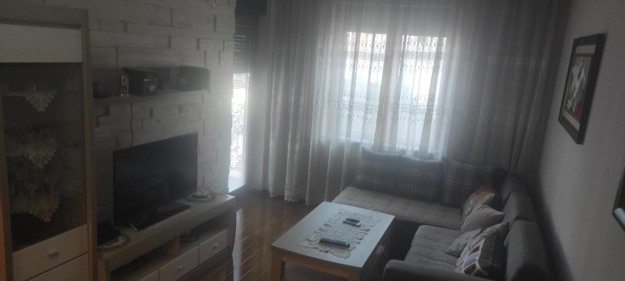 Apartman Tanya Lägenhet Podgorica Exteriör bild